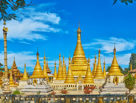 The sacred complex of golden stupas with carved patterns and ornate hti umbrellas, Kan Tu Kyaung monastery, Pindaya, Myanmar.のeditorial素材