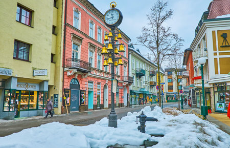 BAD ISCHL, AUSTRIA - FEBRUARY 20, 2019: The Ischler Glockenspiel  - vintage pillar clock with bells is the notable city landmark, located in Kreuzplatz, on February 20 in Bad Ischlのeditorial素材