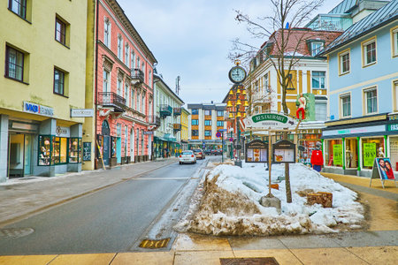 BAD ISCHL, AUSTRIA - FEBRUARY 20, 2019: The Kreuzplatz is one of the central streets of the city, famous for traditional architecture, numerous boutiques, tourist shops and cafes, on February 20 in Bad Ischlのeditorial素材
