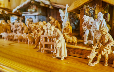 The small wooden figurines, depict the scenes of country life, domestic animals, villagers and traditional Alpine lifestyle, Bad Ischl, Salzkammergut, Austria.のeditorial素材