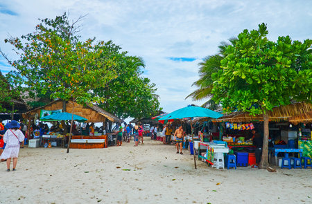 PHUKET, THAILAND - MAY 1, 2019: The tourists in food market of Khai Nok island with many small stalls, offering fresh seafood, snacks, cool drinks and ice cream, on May 1 on Phuketのeditorial素材