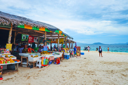 PHUKET, THAILAND - MAY 1, 2019: The line of market stalls with fresh fruits, snacks and cool drinks, attracting tourists, resting on the beach of Khai Nok island, on May 1 on Phuketのeditorial素材