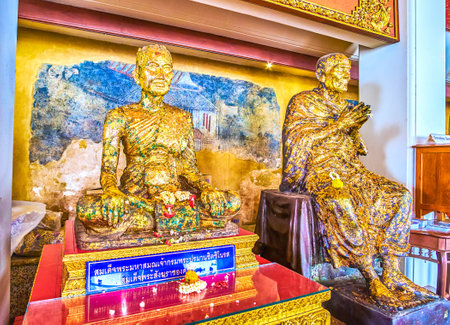 BANGKOK, THAILAND - APRIL 22, 2019: The sculptures of monks gilden wit hgolden leaves located in Sala Rai shrine of Wat Pho temple, on April 22 in Bangkokのeditorial素材