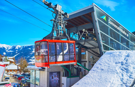 ZELL AM SEE, AUSTRIA - FEBRUARY 28, 2019: The modern red tram of Sonnenalmbahn air lift at its lower station, on February 28 in Zell Am Seeのeditorial素材