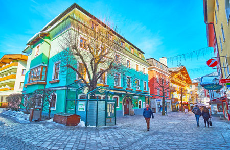 ZELL AM SEE, AUSTRIA - FEBRUARY 28, 2019: Enjoy the day walk through the streets of old town with cozy cafes, scenic edifices, souvenir stores and art galleries, on February 28 in Zell Am Seeのeditorial素材