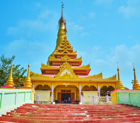 MONYWA, MYANMAR - FEBRUARY 22, 2018: The stairs lead to Image House of Aung Sakkya Pagoda with carved pyatthat (multistaged) roof and small hti umbrella, Maha Bodhi Ta Htaung monastery, on February 22 in Monywaのeditorial素材