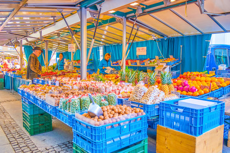 SALZBURG, AUSTRIA - FEBRUARY 27, 2019: Choose fresh fruits in grocery market, located in University square (Universitatsplatz) - one of the central locations of old town, on February 27 in Salzburgのeditorial素材