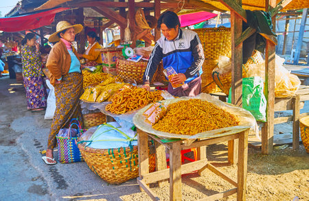 NYAUNGSHWE, MYANMAR - FEBRUARY 20, 2018: Mingalar Market stall offers home made vermichelli, deep fried buns and other bakery, on February 20 in Nyaungshweのeditorial素材