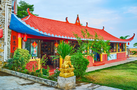 SANTICHON, THAILAND - MAY 5, 2019: The scenic teahouse in Chinese Yunnan cultural village is decorated with sweeping roof, red lanterns and Chinese inscriptions, on May 5 in Santichonのeditorial素材