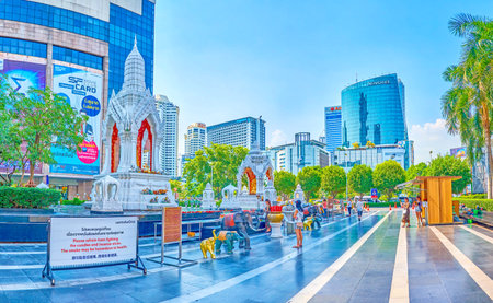 BANGKOK, THAILAND - APRIL 24, 2019: The lonely people come and pray at the Trimurti shrine before golden Ganesha in hope of finding the love, on April 24 in Bangkokのeditorial素材