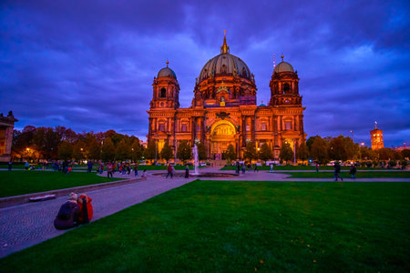 BERLIN, GERMANY - OCTOBER 3, 2019: The late evening in Museum Island at Berliner Dom with walking tourists along Lustgarten park, on October 3 in Berlinのeditorial素材