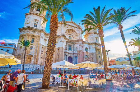CADIZ, SPAIN - SEPTEMBER 19, 2019: The restaurants in Piazza de la Catedral offer delicious Andalusian cuisine and spectacular view from outdoor terraces, on September 19 in Cadizのeditorial素材