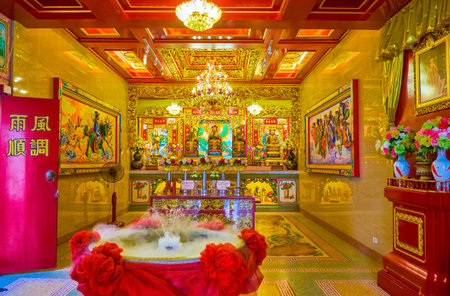 BANGKOK, THAILAND - APRIL 15, 2019: The prayer hall of Chao Por Khao Tok Chinese Shrine with colorful Altar and small steam fountain in the middle, on April 15 in Bangkokのeditorial素材