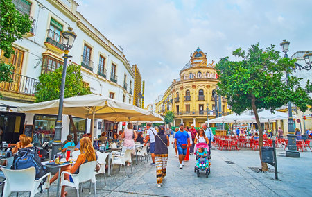 JEREZ, SPAIN - SEPTEMBER 20, 2019:  The old town is full of  cozy outdoor cafes, wine houses, tourist restaurants and fast foods, many of which are located in Calle Larga and Calle Lanceria streets, on September 20 in Jerezのeditorial素材