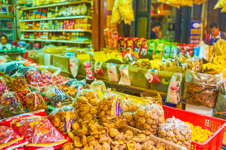 BANGKOK, THAILAND - APRIL 15, 2019: The small market stall with numerous packets of dried mashrooms, fruits and flowers, on April 15 in Bangkokのeditorial素材