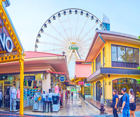 BANGKOK, THAILAND - APRIL 15, 2019: Asiatique complex is the outdoor complex with amusement, food court and shopping departments and is a very popular among locals and tourists, on April 15 in Bangkokのeditorial素材