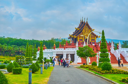 CHIANG MAI, THAILAND - MAY 7, 2019: The group of tourists at the Royal Pavilion of Rajapruek Park with a view on topiary plants, walking alley and lush greenery, on May 7 in Chiang Maiのeditorial素材
