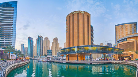 DUBAI, UAE - MARCH 2, 2020: Panorama of Dubai Marina canal with Pier 7 restaurant complex, Marina Mall and modern residential skyscrapers on background, on March 2 in Dubaiのeditorial素材