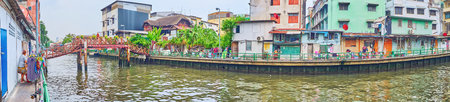 BANGKOK, THAILAND - MAY 13, 2019: Walk along the bank of Khlong Maha Nak canal and watch the old city slums, dilapidated housing, stilt footstep bridges, on May 13 in Bangkokのeditorial素材
