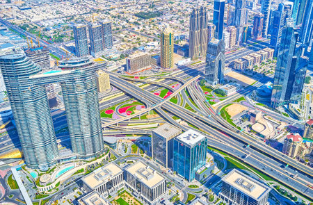 DUBAI, UAE - MARCH 3, 2020: A well developed highway network is a great solution for a fast-growing Dubai city, on March 3 in Dubaiのeditorial素材