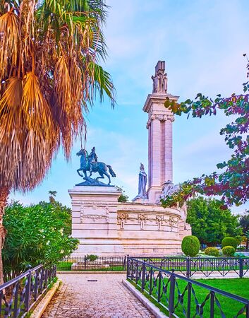 Enjoy the topiary garden in Plaza de Espana (Spain square) and watch the  Monument of Cadiz Cortes and Constitution 1812, Cadiz, Spainの写真素材