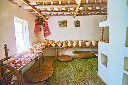 PEREIASLAV, UKRAINE - MAY 22, 2021: The potter's workshop with drying pottery items, Pereiaslav Scansen, on May 22 in Pereiaslavのeditorial素材