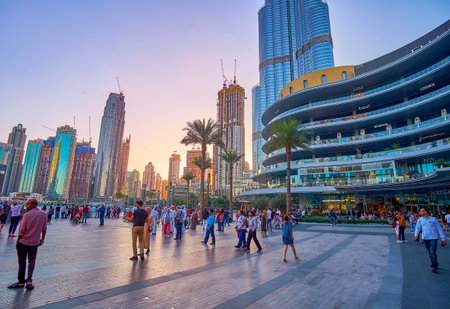 DUBAI, UAE - MARCH 3, 2020: Everyday evening Fountain Show attracts tourists to Downtown district and the Dubai Mall is a great place to pass the time between shows, on March 3 in Dubaiのeditorial素材