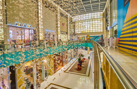 DUBAI, UAE - MARCH 3, 2020: Infinite Fashion Avenue of Dubai Mall with rows of boutiques and cafes on a various floors, on March 3 in Dubaiのeditorial素材