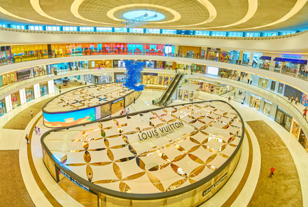 DUBAI, UAE - MARCH 3, 2020: Interior of large square of Dubai Mall with fashionable boutiques of Louis Vuitton in the middle, on March 3 in Dubaiのeditorial素材