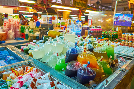 CHIANG MAI, THAILAND - MAY 4, 2019: Wide range of cool refreshing drinks in a stall of Tanin market, on May 4 in Chiang Maiのeditorial素材