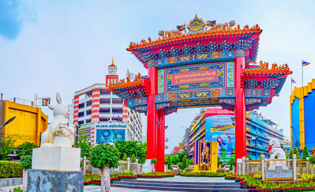 BANGKOK, THAILAND - MAY 12, 2019: Chinatown Gate is one of the most popular tourist attractions of same named area, on May 12 in Bangkok, Thailandのeditorial素材