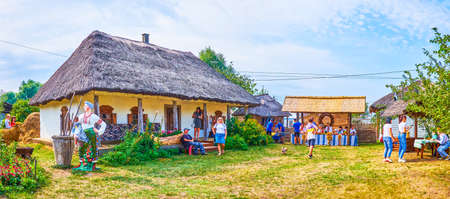 SOROCHYNTSI, UKRAINE - AUGUST 19, 2021: Tourists walk in authentic Ukrainian farmstead, on August 19  in Sorochyntsi, Ukraineのeditorial素材