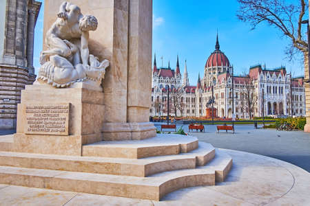 BUDAPEST, HUNGARY - FEB 27, 2022: The National Martyrs Monument on Vertanuk Square with a view on Parliament building in background, on Feb 27 in Budapestのeditorial素材