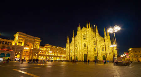 MILAN, ITALY - APRIL 5, 2022: Panorama of Piazza del Duomo at night, on April 5 in Milan, Italyのeditorial素材