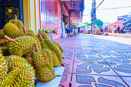 The heap of fresh Durian fruits at the street fruit stall of Wang Burapha Phirom market in Bangkokのeditorial素材