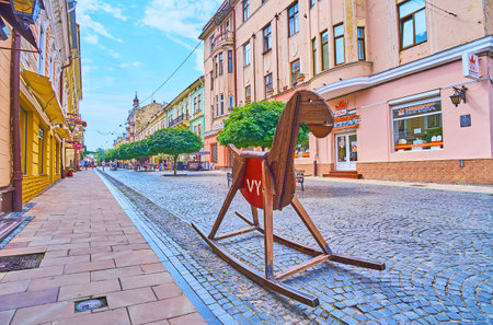 CHERNIVTSI, UKRAINE - JULY 16, 2021: The vintage style wooden rocking horse sway attracts people to visit the store in Kobylyanska street, on July 16 in Chernivtsiのeditorial素材
