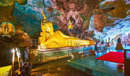 PHANG NGA, THAILAND - APRIL, 28: Tham Yai Cave of Wat Suwan Kuha Temple is famous for ornate golden statue of Reclining Buddha, on April 28 in Phang Ngaのeditorial素材