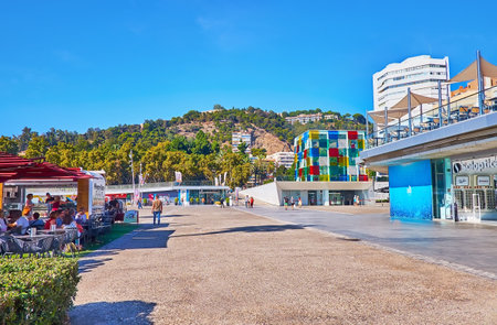 MALAGA, SPAIN - SEPT 28, 2019: Muelle Uno pier with shops, restaurants, Centre Pompidou Museum and Gibralfaro Castle atop the hill in backgroundのeditorial素材