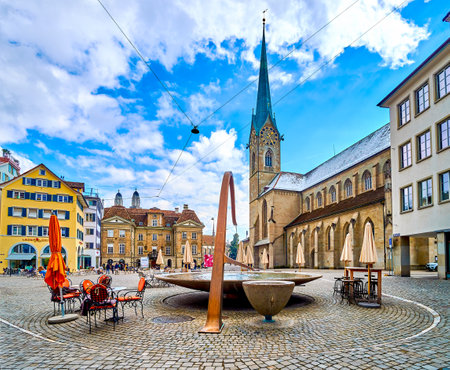 ZURICH, SWITZERLAND - APRIL 3, 2022: Munsterhof Brunnen fountain and Fraumunster church on background, Munsterhof square, on April 3 in Zurich, Switzerland on April 3 in Zurich, Switzerlandのeditorial素材