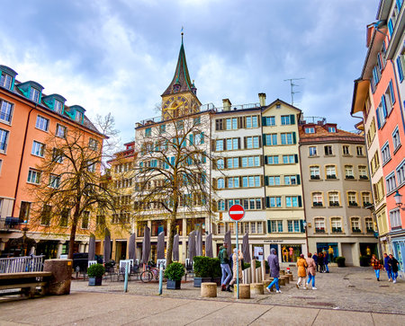 ZURICH, SWITZERLAND - APRIL 3, 2022: Weinplatz square with atmospheric restaurant outdoor seating, on April 3 in Zurich, Switzerlandのeditorial素材