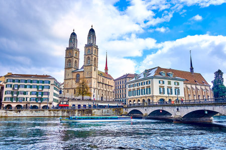 Limmat river with Munsterbrucke bridge and Grossmunster with houses on the river's bank, Zurich, Switzerlandの写真素材
