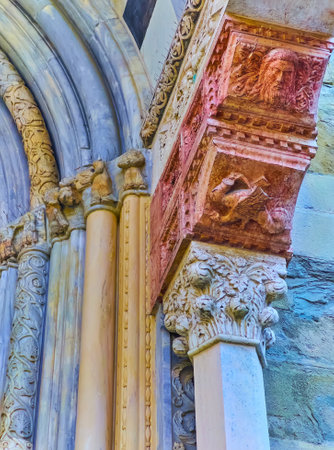 The complex sculptured column capital of white and red stone, Porta dei Leoni Bianchi, Basilica, Santa Maria Maggiore, Bergamo, Italyの写真素材