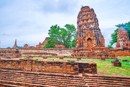 The preserved foundation ancient temple in Wat Mahathat complex in Ayutthaya, Thailandの写真素材