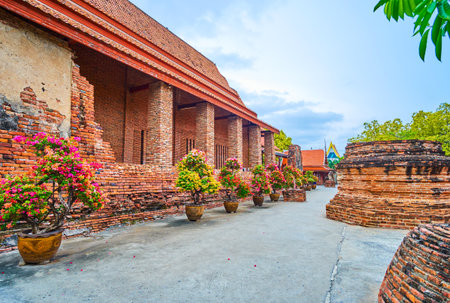 Scenic ancient ruins of Wat Yai Chai Mongkhon archaeological complex, Ayutthaya, Thailandの写真素材