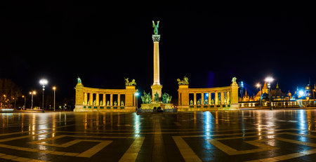 Panorama of the Heroes Square with colonnade and tall pillar of Millennium Monument, Budapest, Hungaryの写真素材