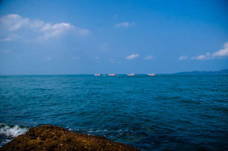 Ocean waves breaking on the rocks on the shoreの写真素材