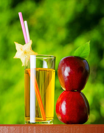 Glass of apple juice in a garden.の写真素材