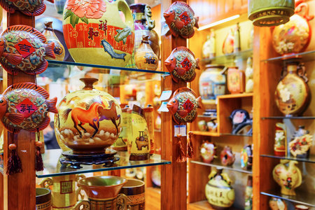 LIJIANG, YUNNAN PROVINCE, CHINA - OCTOBER 23, 2015: Wide range of traditional oriental Chinese vases on shelves at ceramics shop in the Old Town of Lijiang. Shallow depth of field.のeditorial素材
