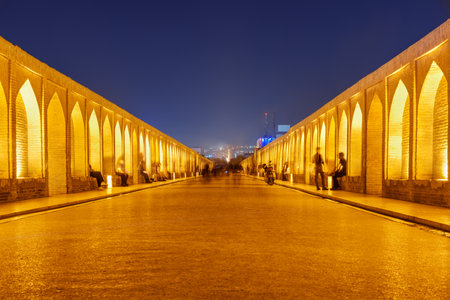 Night view of walkway on the Allahverdi Khan Bridge (Si-o-se-pol) in Isfahan, Iran. The vaulted arch bridge is a popular recreational gathering place among Iranian young people.のeditorial素材