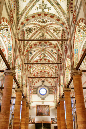 Interior of the Basilica di Santa Anastasia (Church of Saint Anastasia) in Verona, Italy.のeditorial素材